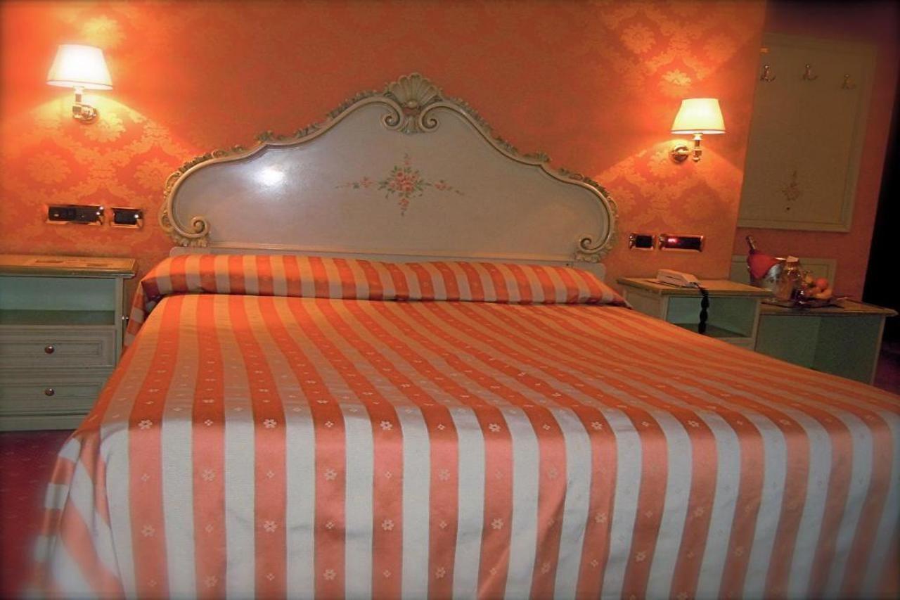 Hotel Lux Venetië Buitenkant foto