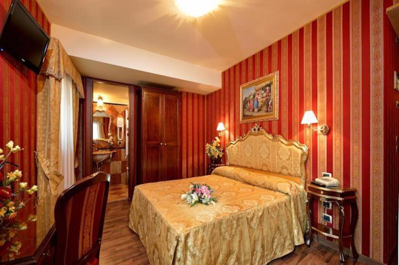 Hotel Lux Venetië Buitenkant foto