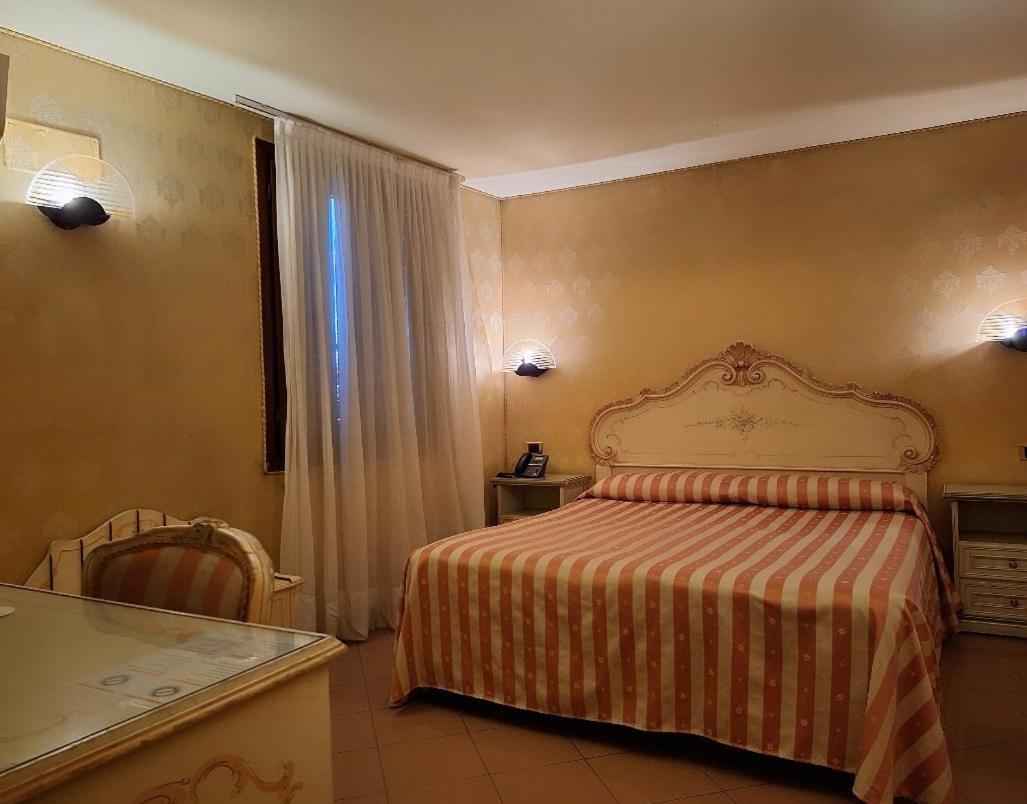 Hotel Lux Venetië Buitenkant foto