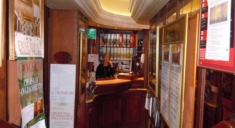 Hotel Lux Venetië Buitenkant foto