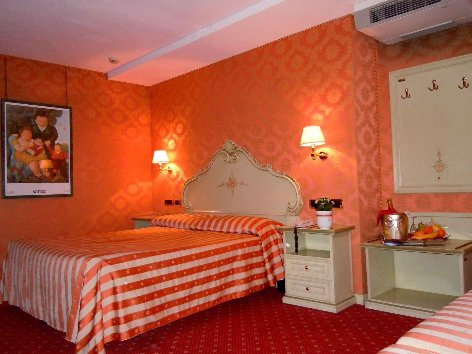 Hotel Lux Venetië Buitenkant foto