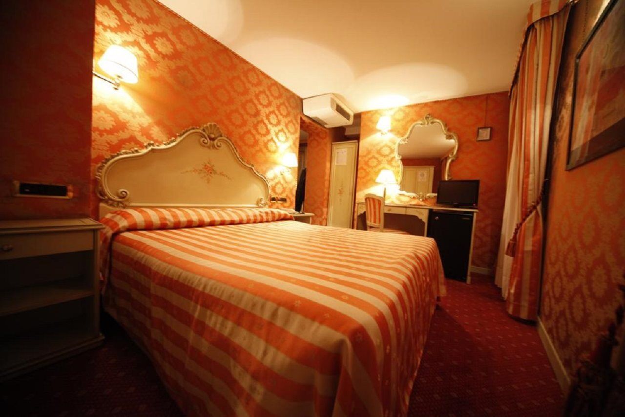 Hotel Lux Venetië Buitenkant foto